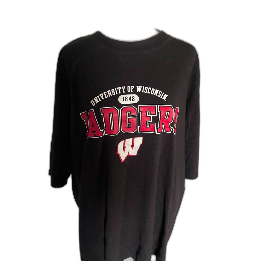 University of Wisconsin Badgers black graphic short sleeve T-shirt 2XL Men's